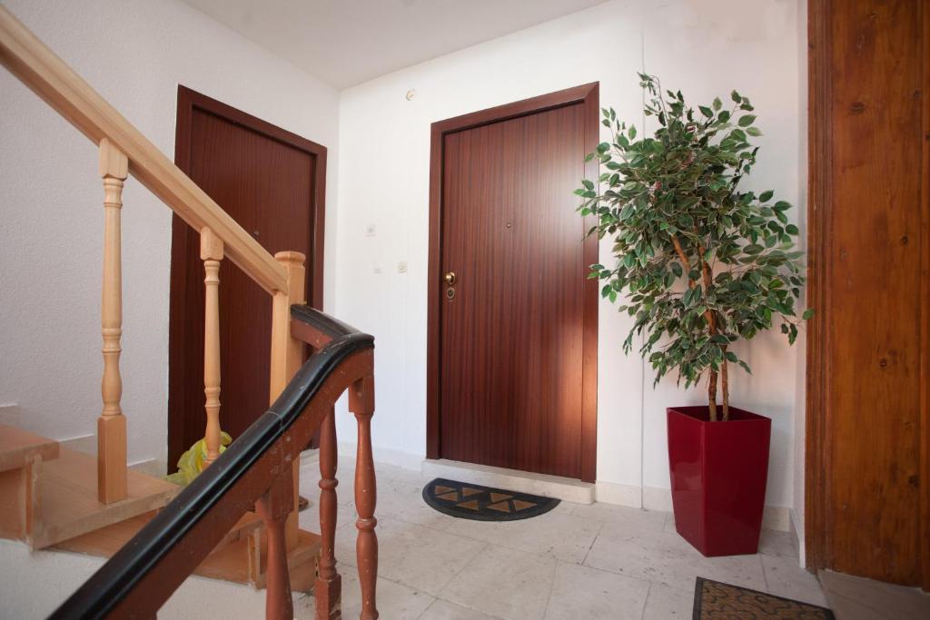 Split Theatre Apartments Room photo